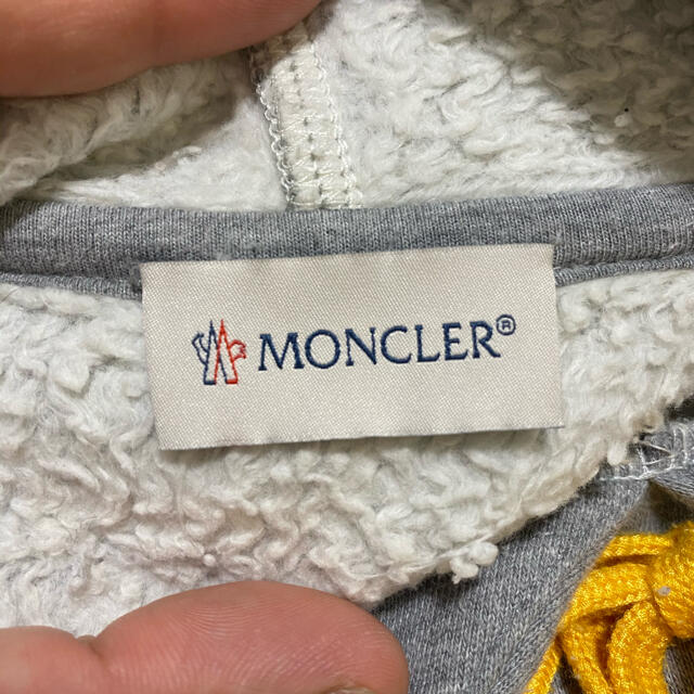 MONCLER(モンクレール)のモンクレール　オフホワイト　コラボパーカー メンズのトップス(パーカー)の商品写真