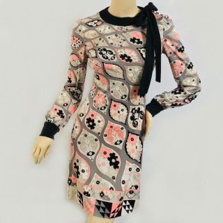 エミリオプッチ(EMILIO PUCCI)の美品！シルク100%★エミリオプッチ★花柄プリント長袖ワンピース(XS)(ひざ丈ワンピース)