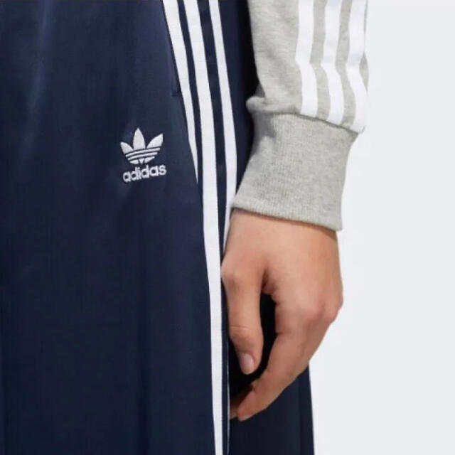 adidas(アディダス)のadidasロングサテンスカート レディースのスカート(ロングスカート)の商品写真