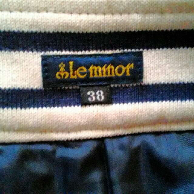 Le Minor(ルミノア)のルミノア　ウールスカート　ネイビー　台形　38 レディースのスカート(ひざ丈スカート)の商品写真