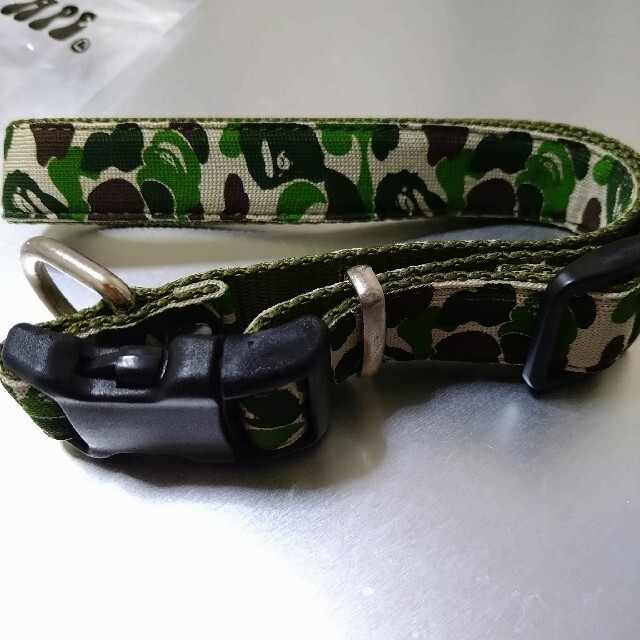 A BATHING APE(アベイシングエイプ)の新品　A BATHING APE 犬用首輪　カモフラ　M　ア・ベイシング・エイプ ハンドメイドのペット(リード/首輪)の商品写真