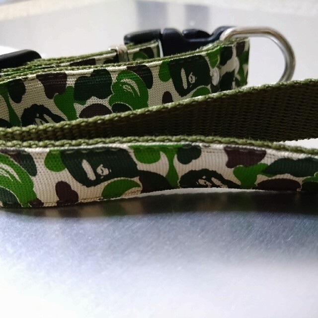 A BATHING APE(アベイシングエイプ)の新品　A BATHING APE 犬用首輪　カモフラ　M　ア・ベイシング・エイプ ハンドメイドのペット(リード/首輪)の商品写真