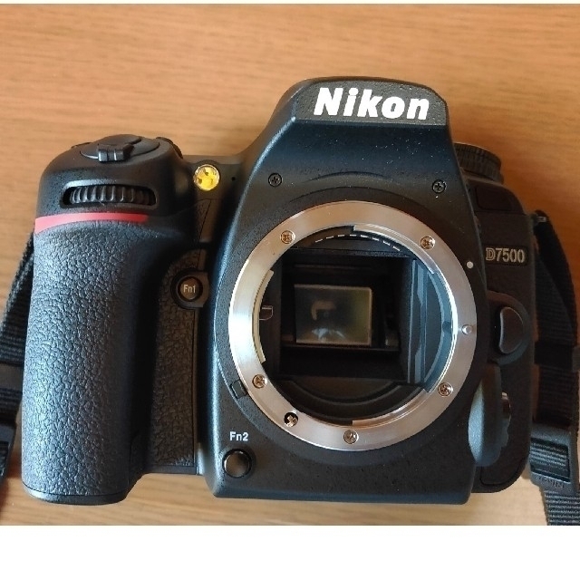 Nikon(ニコン)の【たったの1050ショット】Nikon  デジタル一眼レフカメラ D7500 スマホ/家電/カメラのカメラ(デジタル一眼)の商品写真