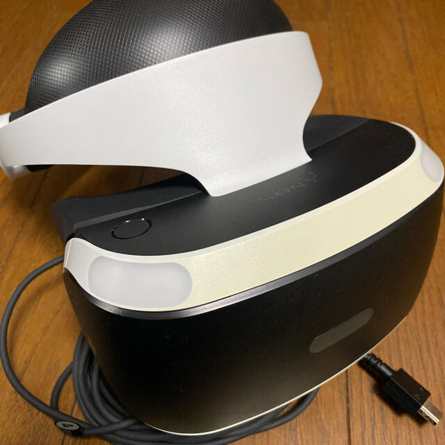 PlayStation VR(プレイステーションヴィーアール)のPlayStation VR 本体　ソフト付き エンタメ/ホビーのゲームソフト/ゲーム機本体(家庭用ゲーム機本体)の商品写真