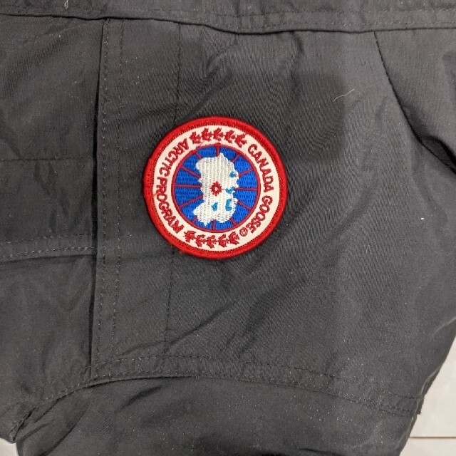 CANADA GOOSE(カナダグース)のバンダ様専用　CANADA GOOSE カナダグースダウンジャケット　140弱位 キッズ/ベビー/マタニティのキッズ服男の子用(90cm~)(ジャケット/上着)の商品写真