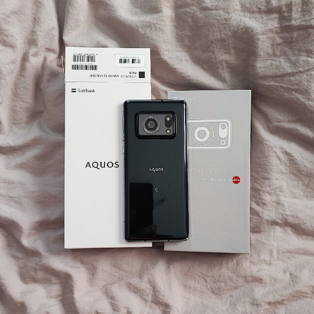 AQUOS(アクオス)のAQUOS R6 softbank版 豪華特典付き SIMフリー スマホ/家電/カメラのスマートフォン/携帯電話(スマートフォン本体)の商品写真