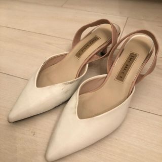 ザラ(ZARA)のZARA パンプス　白　サイズ38(ハイヒール/パンプス)