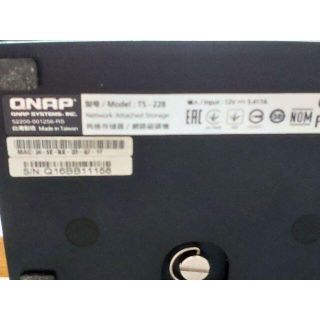 QNAP　TS-228（中古）(PC周辺機器)