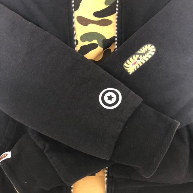 A BATHING APE(アベイシングエイプ)のbape 両面　shark メンズのトップス(パーカー)の商品写真