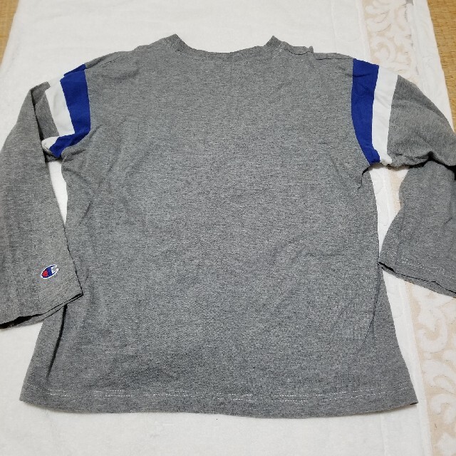 Champion(チャンピオン)のChampion　150　長袖Tシャツ(グレー) キッズ/ベビー/マタニティのキッズ服男の子用(90cm~)(Tシャツ/カットソー)の商品写真