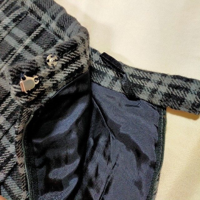 COMME des GARCONS(コムデギャルソン)の【古着】COMME des GARCONS　プリーツスカート レディースのスカート(ひざ丈スカート)の商品写真