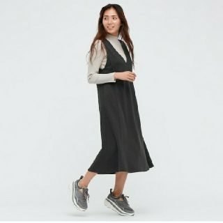 ユニクロ(UNIQLO)の新品タグ付き　UNIQLOユニクロ　ブラッシュドジャージージャンパースカート　M(ロングワンピース/マキシワンピース)