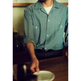 コモリ(COMOLI)のMAATEE&SONS （マーティアンドサンズ　シャンブレー　シャツ）(シャツ)