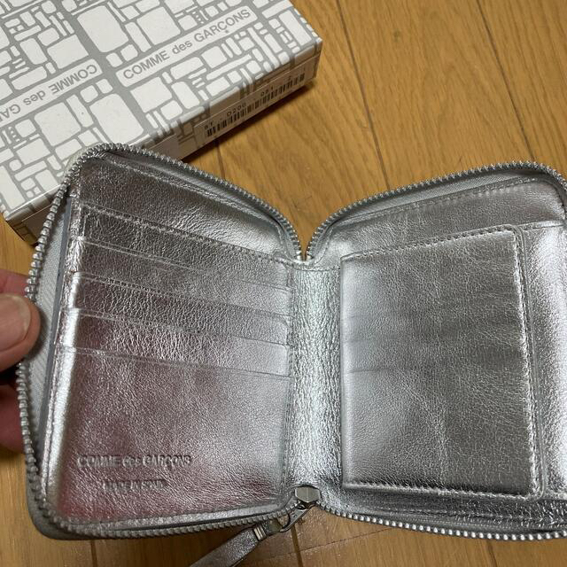 COMME des GARCONS - コムデギャルソン財布2つ折りシルバー色美品の