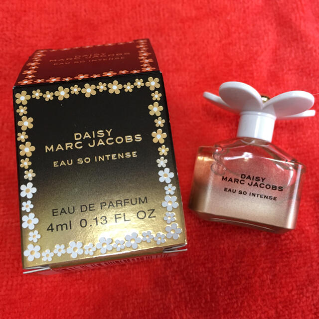 MARC BY MARC JACOBS(マークバイマークジェイコブス)のMarc Jacobs Daisy デイジーミニ香水 コスメ/美容の香水(香水(女性用))の商品写真