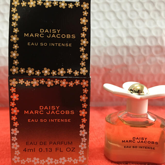 MARC BY MARC JACOBS(マークバイマークジェイコブス)のMarc Jacobs Daisy デイジーミニ香水 コスメ/美容の香水(香水(女性用))の商品写真
