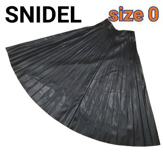 スナイデル(SNIDEL)のSNIDEL スナイデル フェイクレザー プリーツロングスカート Ｓ 黒 フレア(ロングスカート)