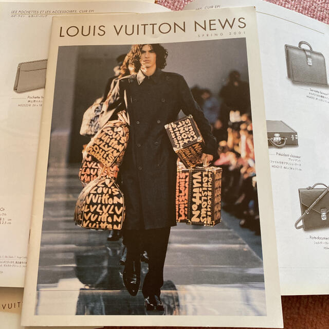 LOUIS VUITTON(ルイヴィトン)のルイヴィトン　カタログ　2001年　レア　コレクション　 エンタメ/ホビーの本(その他)の商品写真