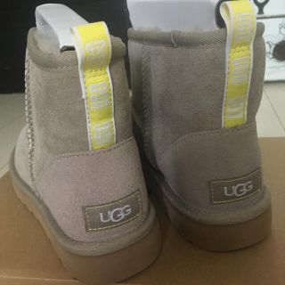 アグ(UGG)の新品　UGG ムートンブーツ　クラシックミニ(ブーツ)