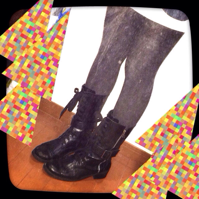 E hyphen world gallery(イーハイフンワールドギャラリー)のイーハイフン＊黒ミディアムブーツ レディースの靴/シューズ(ブーツ)の商品写真