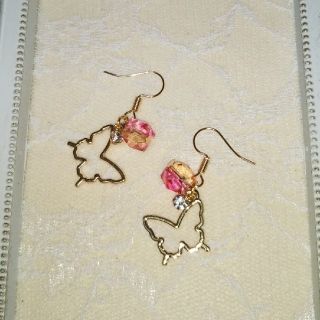 【 和 蝶々 梅の花 】 鬼滅の刃 イメージ  キューブ  ピアス(アクセサリー)