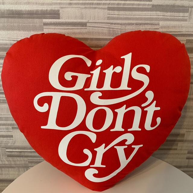 GIRLS DON’T CRY/ガールズドントクライ＞ピロー／レッド