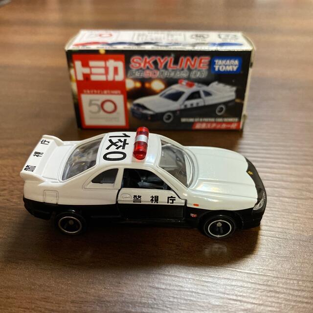 Takara Tomy(タカラトミー)のトミカ　ミニカー　スカイライン誕生50周年記念　後期　記念ステッカー付 エンタメ/ホビーのおもちゃ/ぬいぐるみ(ミニカー)の商品写真