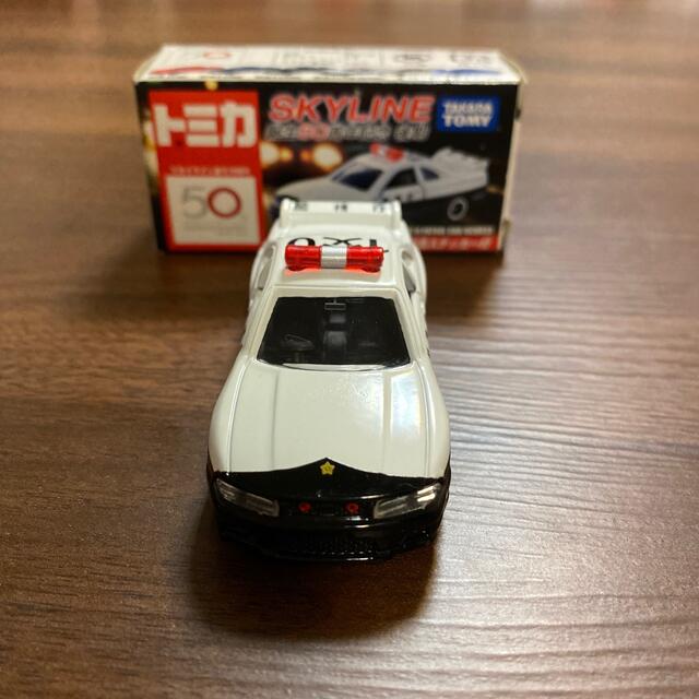 Takara Tomy(タカラトミー)のトミカ　ミニカー　スカイライン誕生50周年記念　後期　記念ステッカー付 エンタメ/ホビーのおもちゃ/ぬいぐるみ(ミニカー)の商品写真