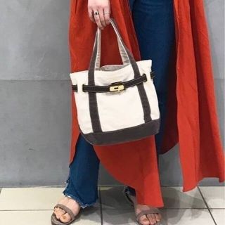 Spick & Span(トートバッグ ・ ゴールド/金色系)のフリマ Spick & Span(トートバッグ ・ ゴールド/金色系)のフリマ