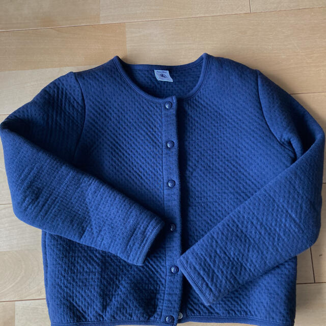 PETIT BATEAU(プチバトー)のプチバトー　紺　カーディガン　128cm 8ans キッズ/ベビー/マタニティのキッズ服女の子用(90cm~)(カーディガン)の商品写真