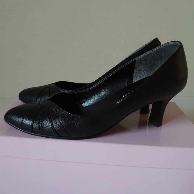 DIANA(ダイアナ)のダイアナ クロ スムースパンプス 22.5cm レディースの靴/シューズ(ハイヒール/パンプス)の商品写真
