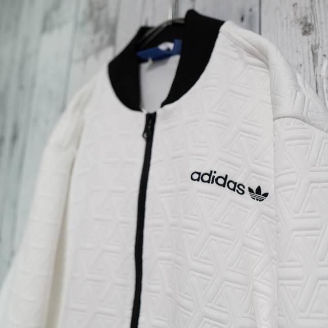 adidas(アディダス)の【稀少】美品　アディダスオリジナルス　３Dデザイン　トラックジャケット　白 レディースのジャケット/アウター(その他)の商品写真