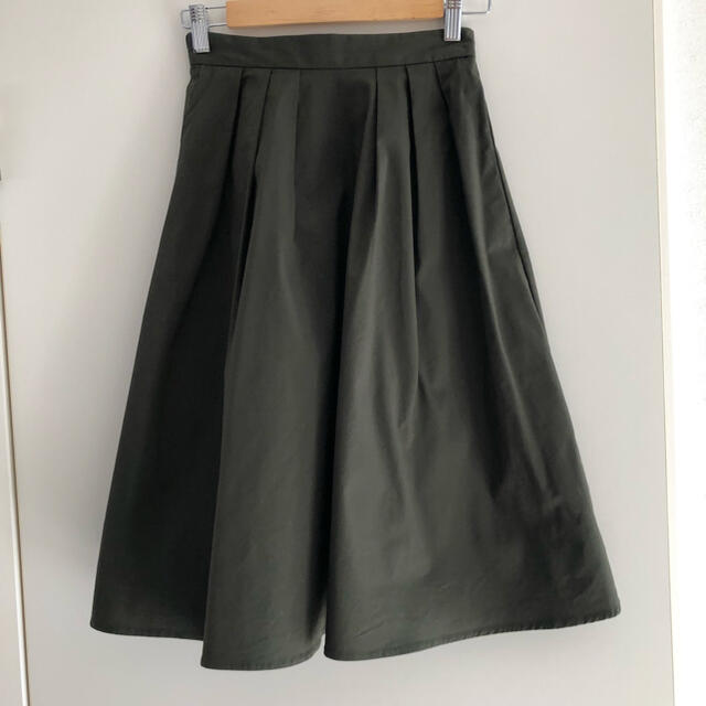GU(ジーユー)のGU スカート　モスグリーン レディースのスカート(ひざ丈スカート)の商品写真