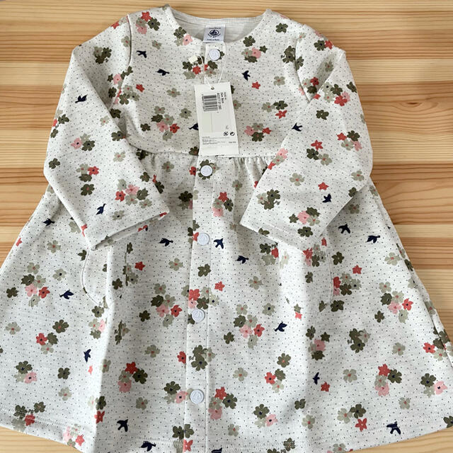 PETIT BATEAU(プチバトー)の新品未使用  プチバトー  フラワープリント  ワンピース  24m キッズ/ベビー/マタニティのキッズ服女の子用(90cm~)(ワンピース)の商品写真