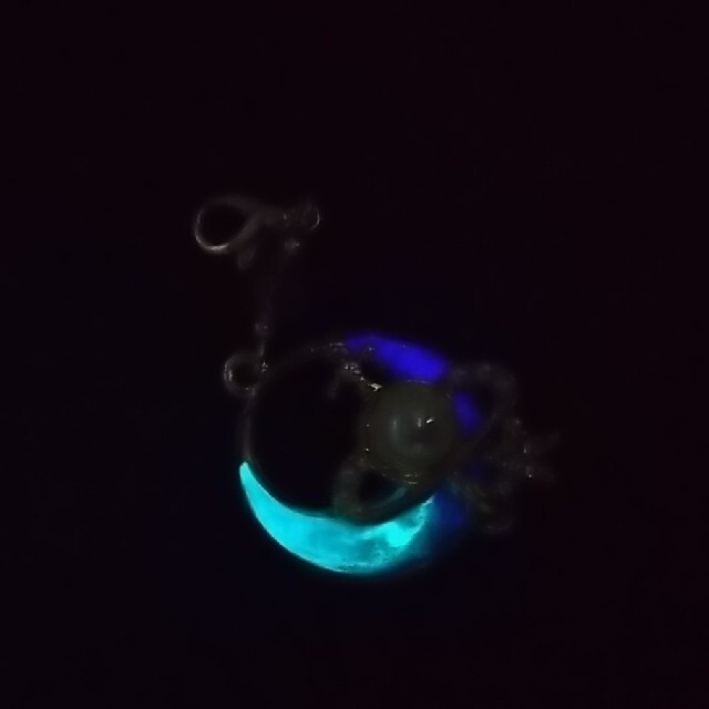 蓄光 マスクチャーム 土星 星空 夜空 秋 ストラップ ハンドメイドのアクセサリー(チャーム)の商品写真