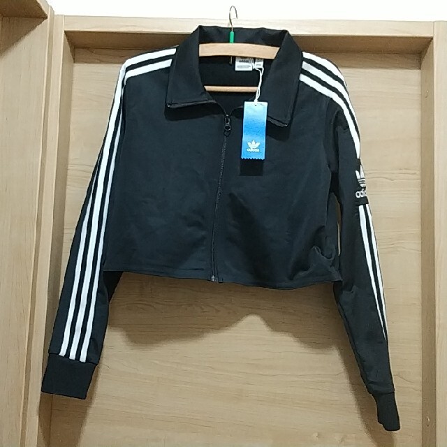 adidas ショート丈パーカー