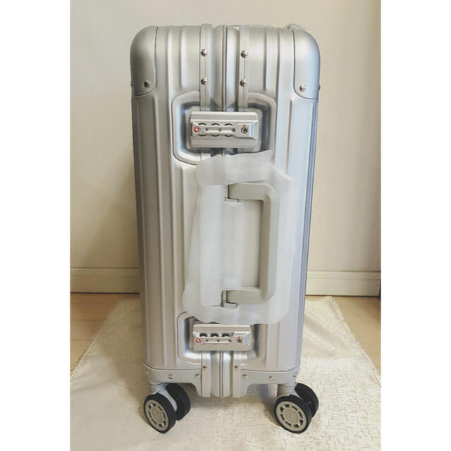 超特価定番 メルセデスベンツ オリジナル アルミスーツケース 32L キャリーの通販 by PEACH´s shop｜ラクマ SALE品質保証