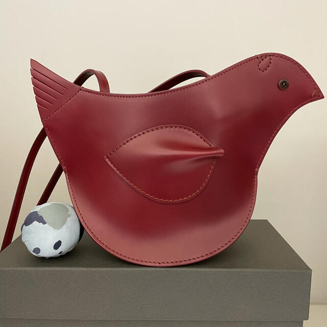 mina perhonen(ミナペルホネン)の専用！ミナペルホネン  tori bag レッド　49500円　新品未使用品 レディースのバッグ(ショルダーバッグ)の商品写真