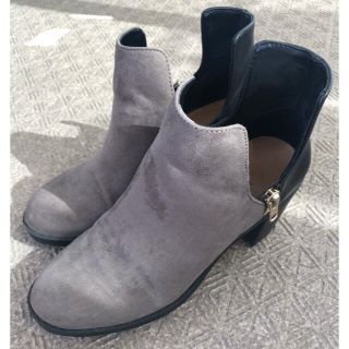 ザラ(ZARA)のZARA ショートブーツ　36 グレー　バイカラー(ブーツ)