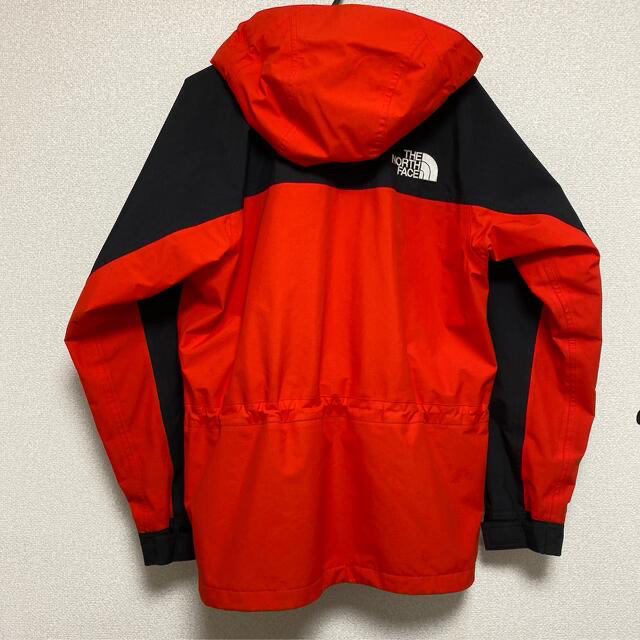 THE NORTH FACE(ザノースフェイス)のノースフェイス　マウンテンライトジャケット　ファイアリーレッド　Ｍ メンズのジャケット/アウター(マウンテンパーカー)の商品写真