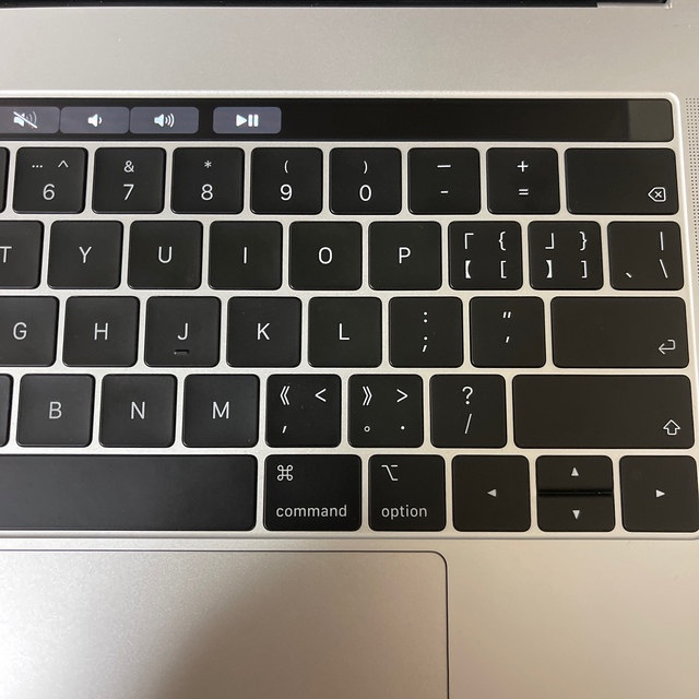 Apple(アップル)のMacBook Pro 2019 15インチ シルバー 中国語キーボード スマホ/家電/カメラのPC/タブレット(ノートPC)の商品写真