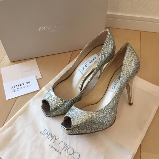 JIMMY CHOO(ジミーチュウ)のJIMMY CHOO グリッターパンプス 美品💗 レディースの靴/シューズ(ハイヒール/パンプス)の商品写真