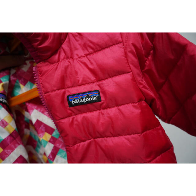 patagonia(パタゴニア)のパタゴニア　ダウン　ショッキングピンク　２Ｔ キッズ/ベビー/マタニティのキッズ服女の子用(90cm~)(ジャケット/上着)の商品写真