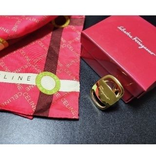 サルヴァトーレフェラガモ(Salvatore Ferragamo)のFerragamo/フェラガモ　スカーフリング箱付き※セリーヌハンカチのおまけ付(その他)