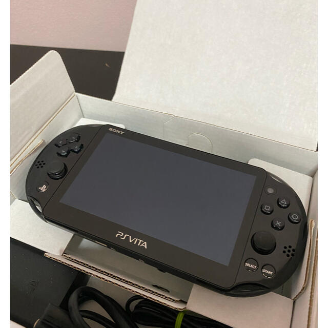 PlayStation(プレイステーション)のPlayStation®Vita（PCH-2000シリーズ）Wi-Fiモデル エンタメ/ホビーのゲームソフト/ゲーム機本体(携帯用ゲーム機本体)の商品写真