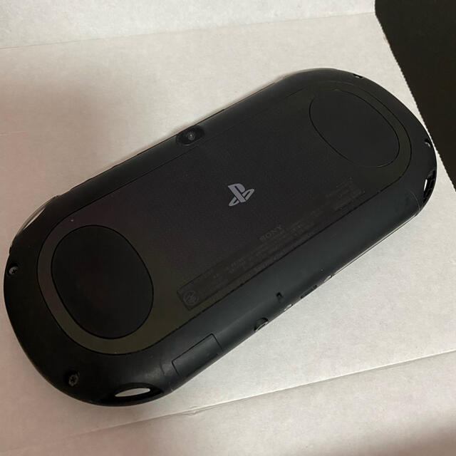 PlayStation(プレイステーション)のPlayStation®Vita（PCH-2000シリーズ）Wi-Fiモデル エンタメ/ホビーのゲームソフト/ゲーム機本体(携帯用ゲーム機本体)の商品写真