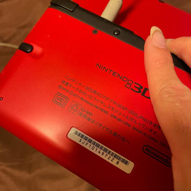 任天堂(ニンテンドウ)のNintendo 3DS  LL 本体 レッド/ブラック エンタメ/ホビーのゲームソフト/ゲーム機本体(携帯用ゲーム機本体)の商品写真