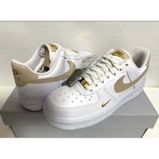 定番 NIKE AIR FORCE1 07 レディーススニーカー　白23.5cm