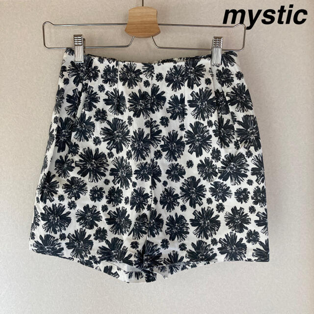 mystic(ミスティック)の花柄ショートパンツ　mystic レディースのパンツ(ショートパンツ)の商品写真