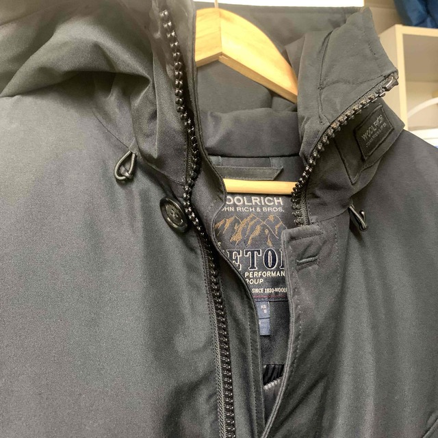 WOOLRICH(ウールリッチ)のwoolrich ウールリッチ gtx mountain parka  メンズのジャケット/アウター(ダウンジャケット)の商品写真